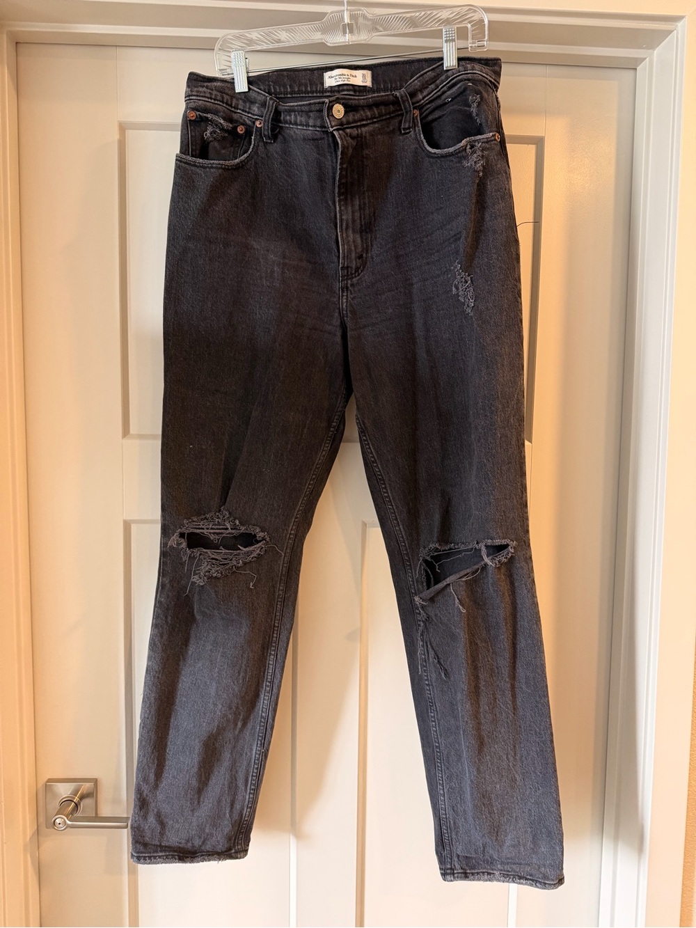 Abercrombie 90’s Straight Ultra High Rise Black Distressed Jeans